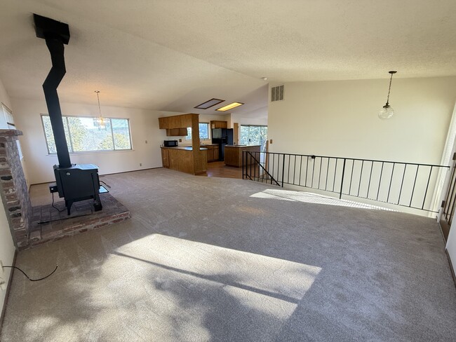 Building Photo - 10201 Ponderosa Way