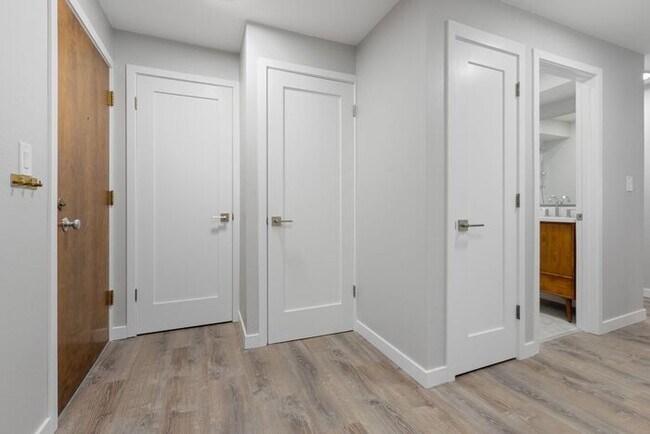 Building Photo - Large Freshly Remodeled and AIR CONDITIONE...
