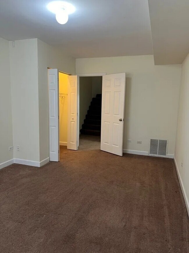 Building Photo - 3339 N Lamon Ave