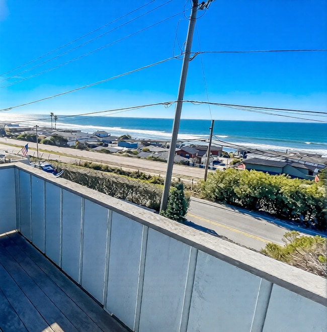 Building Photo - 1618 Square Foot Tri-Level Home in Cayucos with Ocean Views