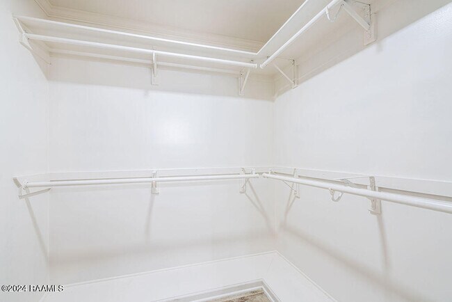 Building Photo - 213 Presbytere Pkwy
