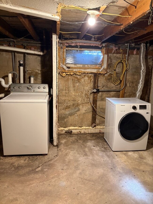 Building Photo - 2BR Pet-Friendly Home w/ Fenced Yard