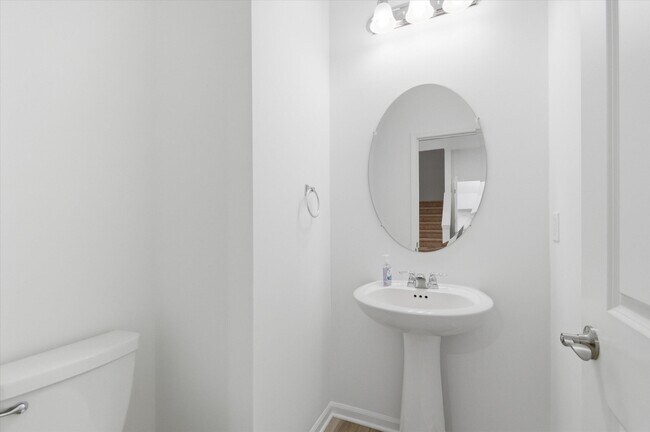 Building Photo - 709 Risdon Trail S