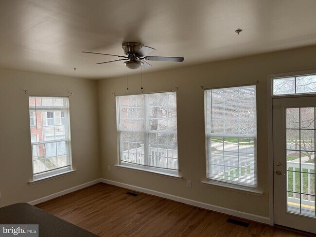 Building Photo - 5543 Hartfield Ave