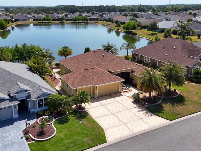 Building Photo - 4167 Victory Dr