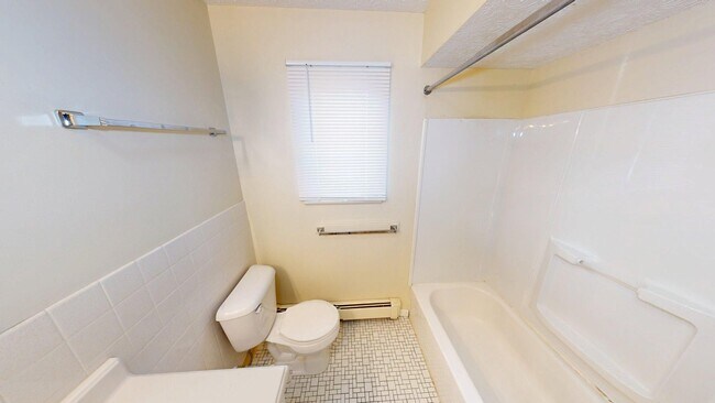 Building Photo - Updated 2 Bedroom, 2nd Floor,  Canfield Ap...
