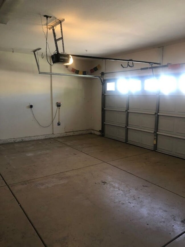 Building Photo - 893 Clearwater Creek Blvd