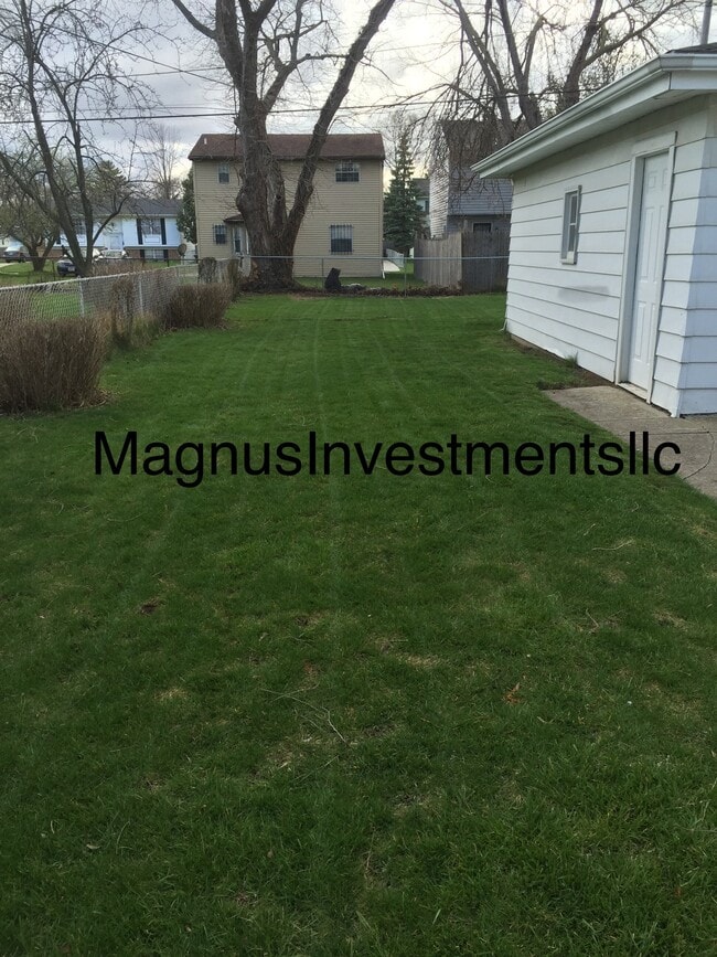 Building Photo - 1009 Broer Ave