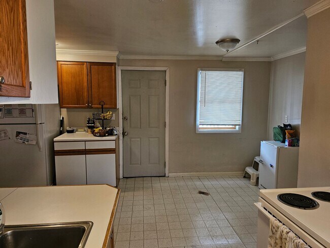 Building Photo - 4 bedroom House Close to U of M! Leasing for Fall 2026!