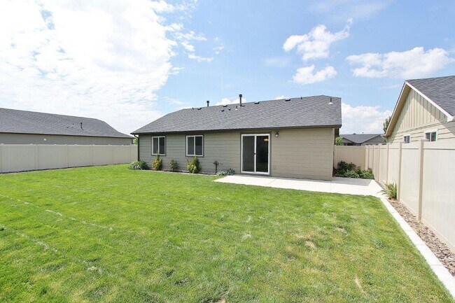 Building Photo - Clean Single-Level Home in Quiet Neighborhood
