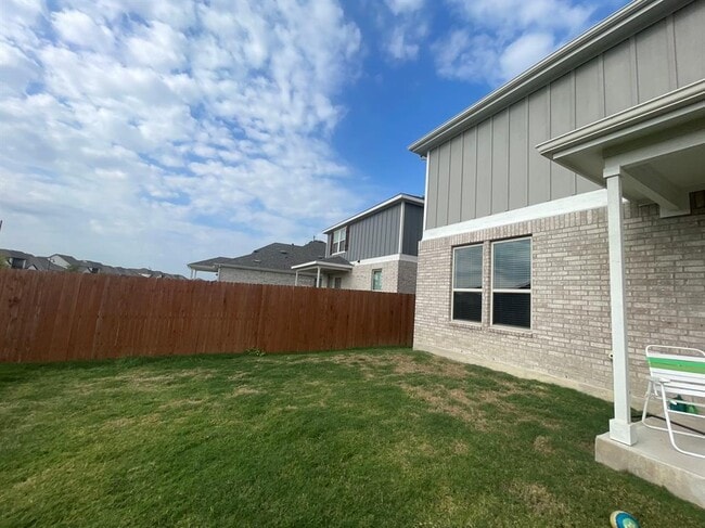 Building Photo - 148 Bennington Dr