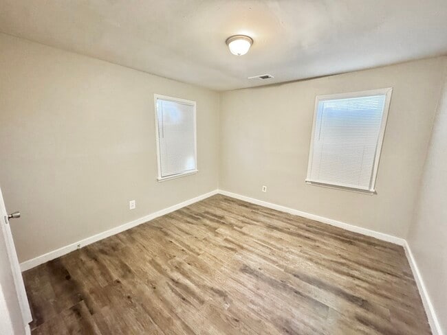 Building Photo - 1290 N McNeil St