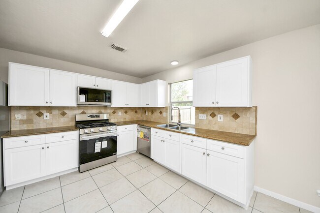 Building Photo - 6950 Sterling Meadow Dr