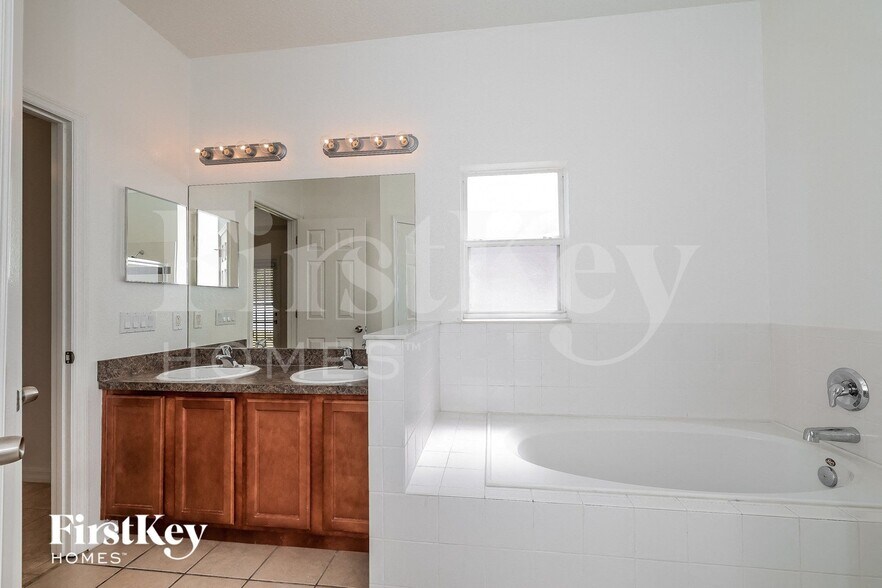 Building Photo - 209 Magical Way