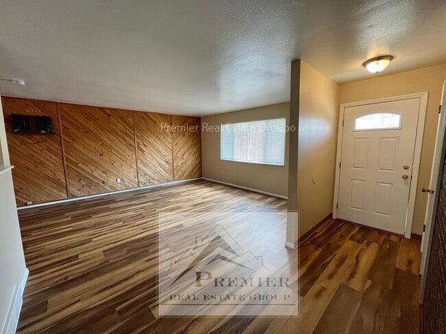 Building Photo - 1437 Auburn Dr