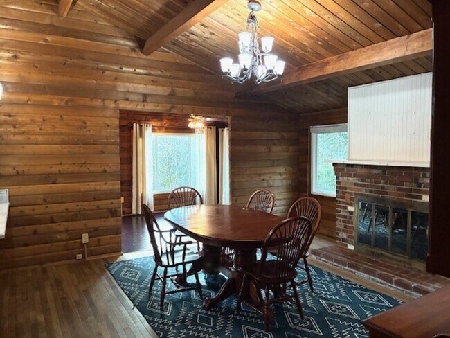 Building Photo - LAKE FRONT PARADISE