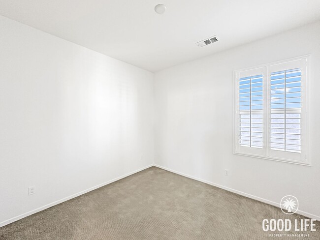 Building Photo - Stunning 2000+ sqft  4B/3BA Home in a Great Community!