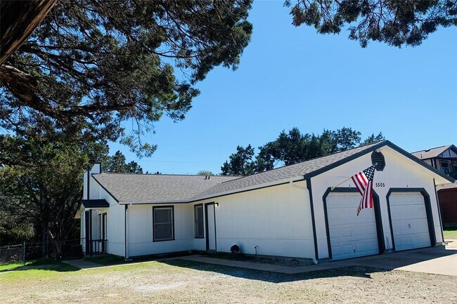 Building Photo - 5505 Thunderbird St