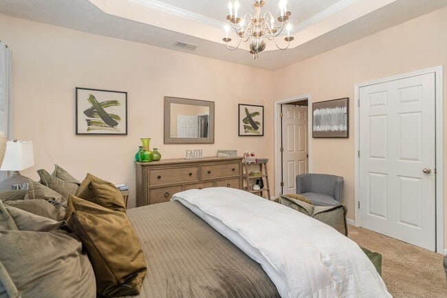 Building Photo - Stylish Furnished 2BR Retreat w/ Garage | ...