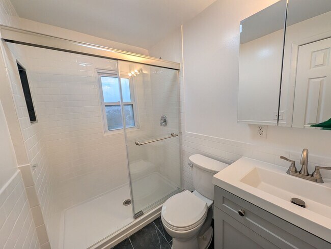 Building Photo - Stunning 3 bedroom 2 bathroom single family house available in Asbury Park!