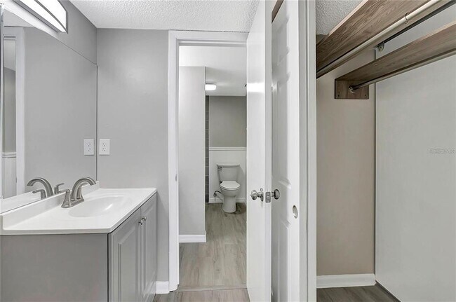 Building Photo - 709 Russell Ln