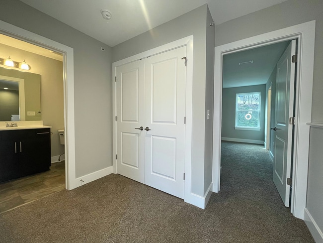 Building Photo - Beautiful 3 Bedroom Townhome in Delmont, P...