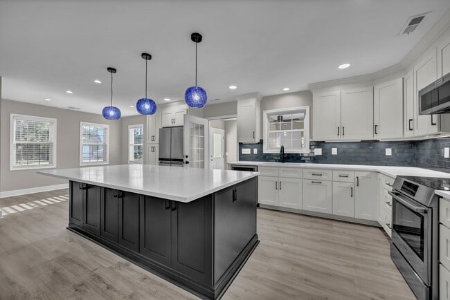 Building Photo - 101 Sixth St N