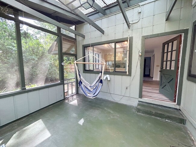 Building Photo - 1824 SW 35th Ave