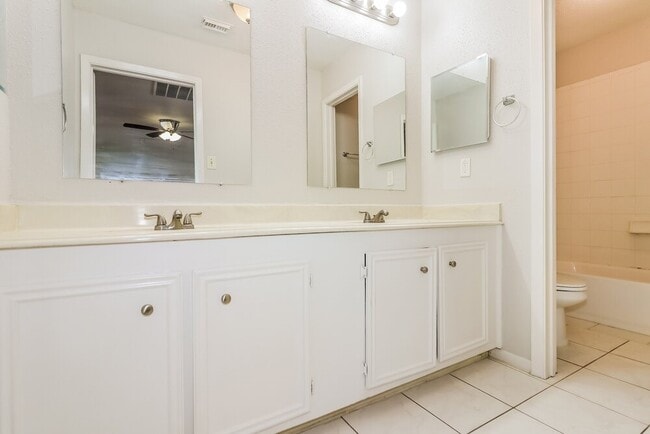 Building Photo - 9506 Lost Eagle Dr