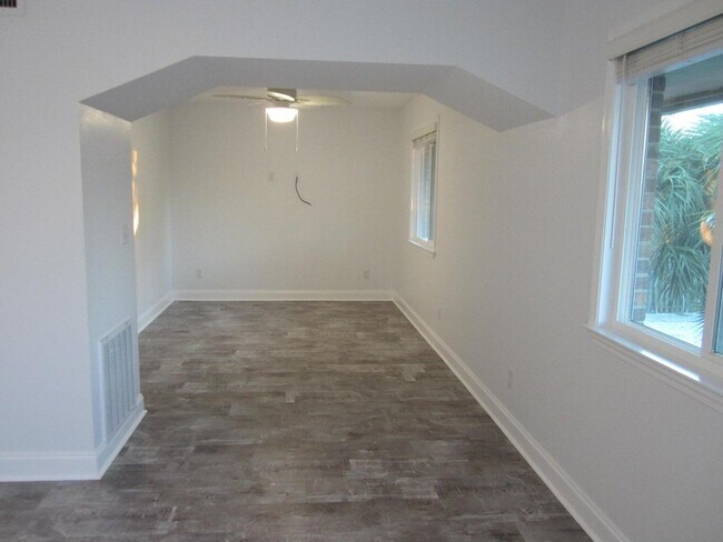 Building Photo - 315 Bream Ave