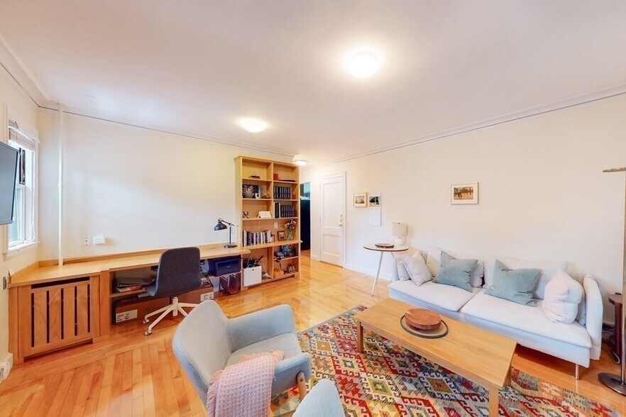 Building Photo - 34 Ash St