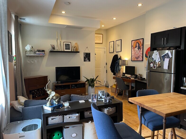 Building Photo - 317 6th S St