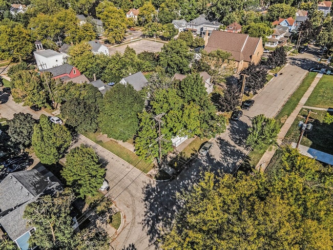 Building Photo - 37 Gold Ave NW