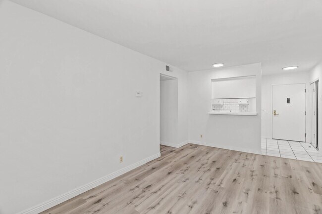 Interior Photo - 1394 Midvale Avenue,