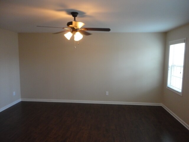 Building Photo - 425 Hardaway Pt