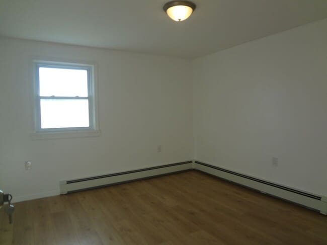 Building Photo - 539 Back St