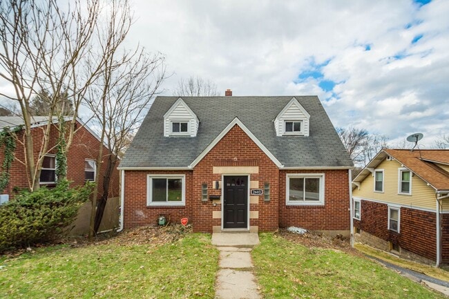 Building Photo - Stunning 3 bedroom home in Penn Hills available April 1st!