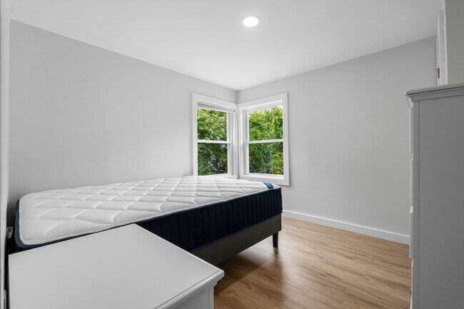 Building Photo - Newly renovated Winter Rental between Long Beach and Good Harbor!