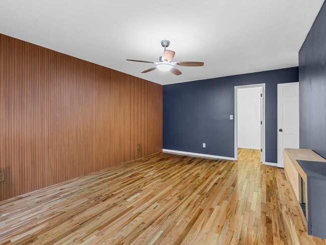 Building Photo - Luxury Living Awaits in this 6 Bedroom, 5 Bathroom Home – Elegant Comfort in a Prime Location