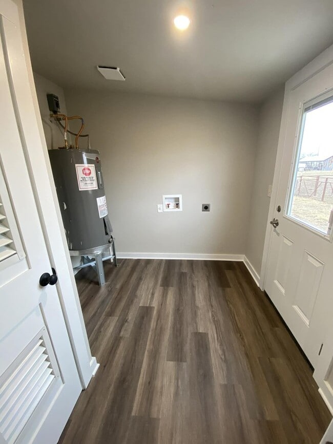 Building Photo - 151 Sherwood Dr