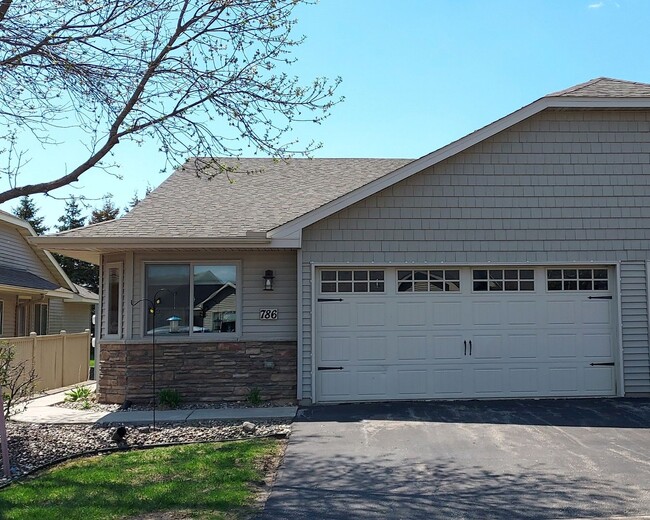 Building Photo - Nice 2 Bedroom 2 Bathroom Twinhome in Somerset