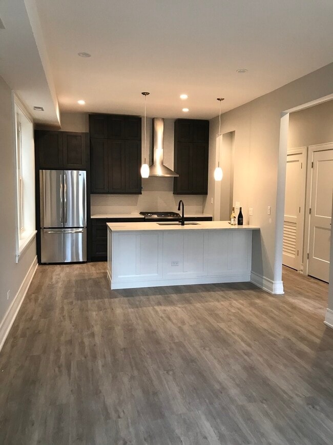 Building Photo - 2318 W Thomas St