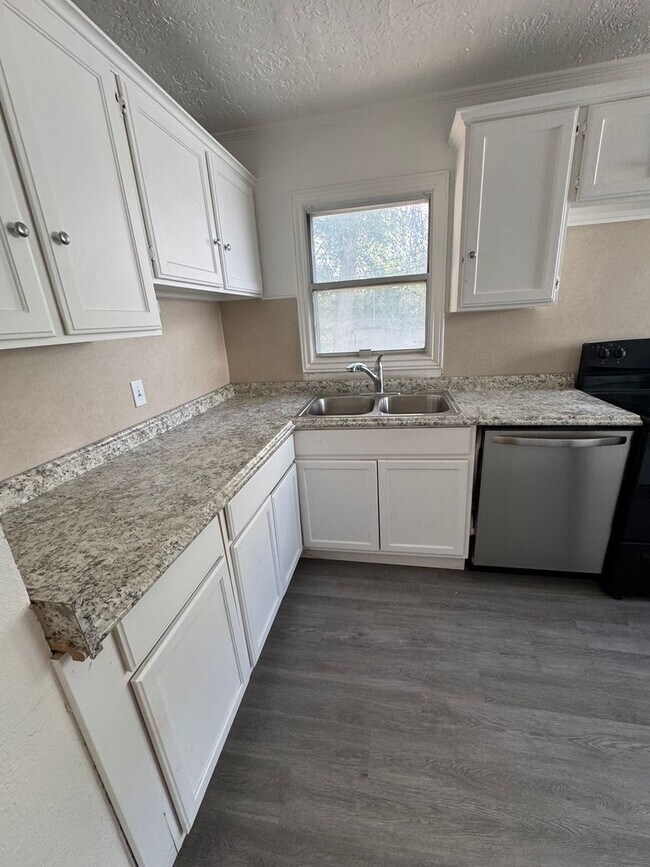 Building Photo - Beautiful Provo home for rent!
