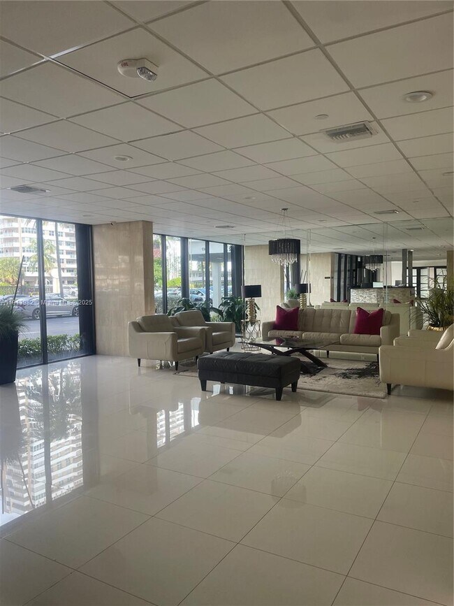 Building Photo - 2049 S Ocean Dr