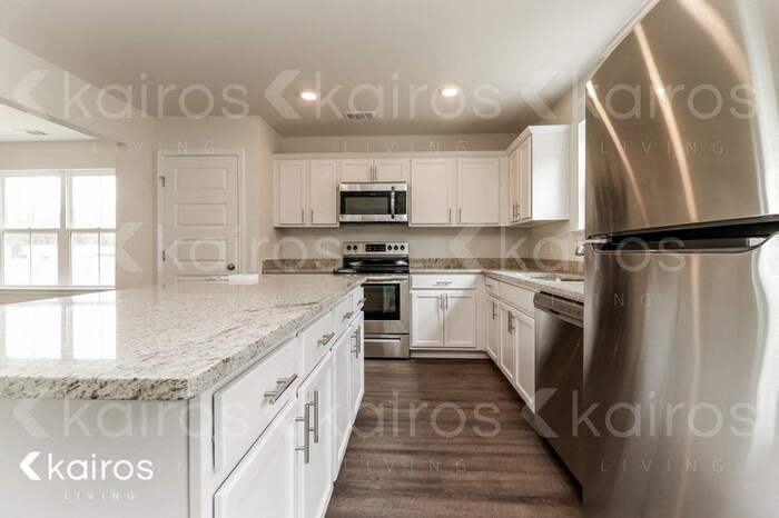 Building Photo - 205 Western Red Cedar Dr