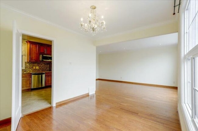 Building Photo - 3 bedroom in San Francisco CA 94122