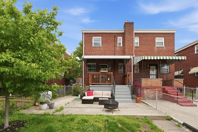 Building Photo - Michigan Park Townhome | 4 Bed | 2.5 Bath | 1,700 Sf | Fenced-in Front & Backyard w/ Deck