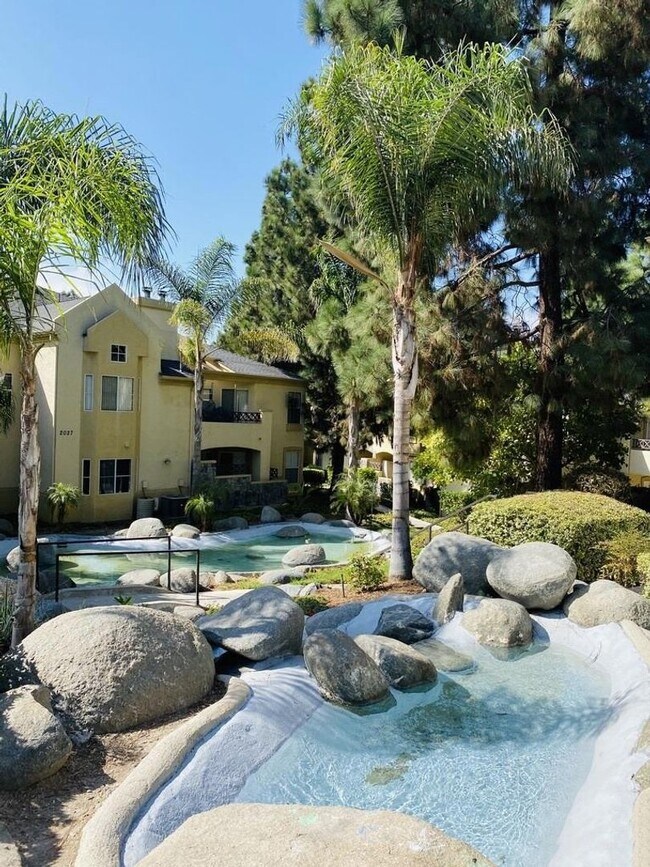 Building Photo - Eastlake Shores Downstairs Condo feat. Two Bedrooms and Two Bathrooms