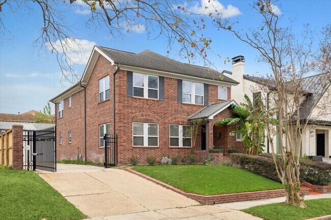 Building Photo - 1909 W Lamar St