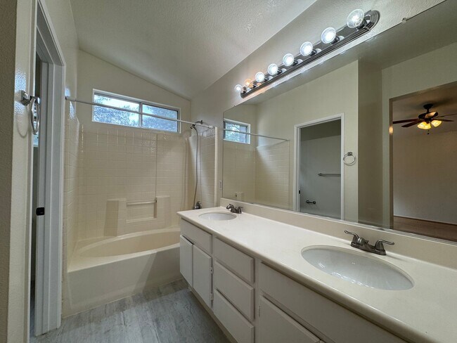 Building Photo - 3 Bedroom House in Temecula for rent